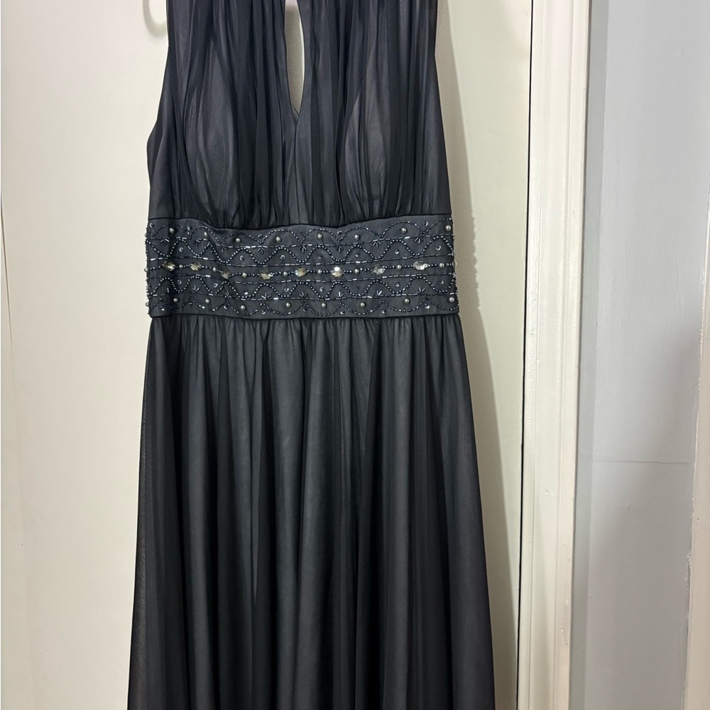 Elegant Black Sleeveless Dress​ - Picture 6 of 6